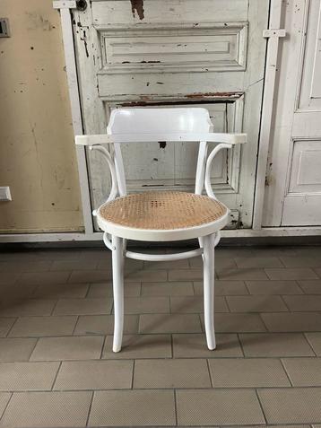 Thonet stoel beschikbaar voor biedingen