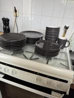 Servies set met mokken, Huis en Inrichting, Gebruikt, Ophalen of Verzenden, Bord(en), Overige stijlen