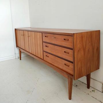 DESIGN ' Bartels ' VINTAGE ' dressoir/tvmeubel beschikbaar voor biedingen