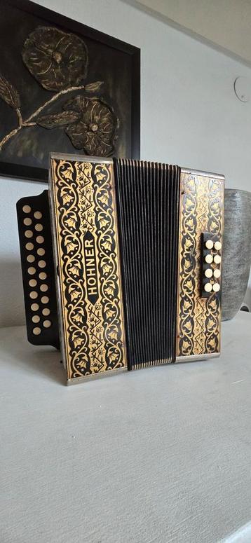 Accordeon hohner (goudbrand) beschikbaar voor biedingen