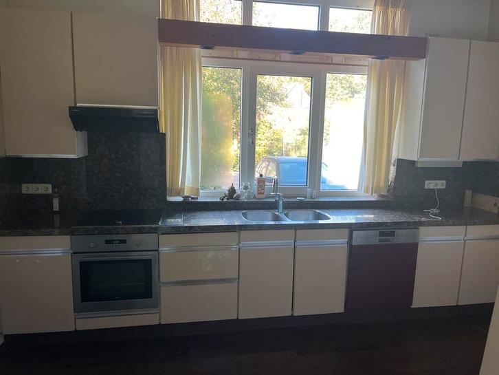 Complete keuken met granieten blad en inbouwapparatuur, Huis en Inrichting, Keuken | Complete keukens, Gebruikt, Enkelwandige keuken