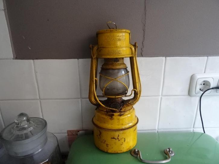 Oude Feuerhand stormlantaarn geel met grote tank, Antiek en Kunst, Antiek | Lampen, Ophalen