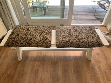 2 kussens pluchestof panterprint beschikbaar voor biedingen