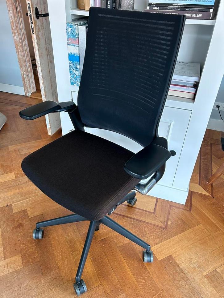Ahrend 2020 ergonomische bureaustoel Extra Verta, Huis en Inrichting, Bureaustoelen, Zo goed als nieuw, Zwart, Ophalen