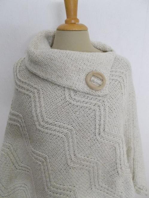 Mooie wol mix Portugese/folkore/outdoor beige poncho! L, Kleding | Dames, Truien en Vesten, Zo goed als nieuw, Maat 42/44 (L)