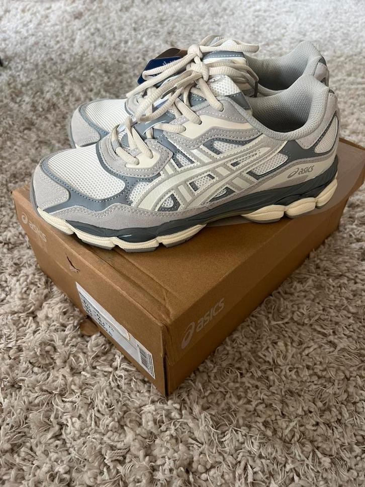 Asics GEL-NYC Cream/Oyster Grey sneakers Maat 42, Kleding | Heren, Schoenen, Zo goed als nieuw, Overige kleuren, Ophalen of Verzenden