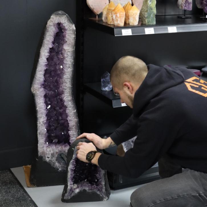 Edelsteen - Amethist op standaard - Natuursteen - Cadeau, Sieraden, Tassen en Uiterlijk, Edelstenen, Nieuw, Ophalen of Verzenden