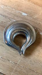 Broche Engels tin verzulverd 610, Sieraden, Tassen en Uiterlijk, Broches, Ophalen of Verzenden, Gebruikt, Overige materialen