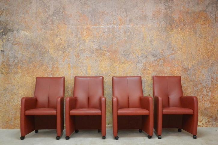 ZGAN 4 rode leren Leolux Lapita design stoelen (verrijdbaar), Huis en Inrichting, Stoelen, Zo goed als nieuw, Vijf, Zes of meer stoelen