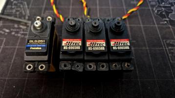 Helicopter Servo's  Hitec - Futaba  450 - 700 size beschikbaar voor biedingen