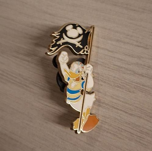 Donald Duck piraat pin - Disneyland Parijs, Verzamelen, Speldjes, Pins en Buttons, Zo goed als nieuw, Speldje of Pin, Ophalen of Verzenden