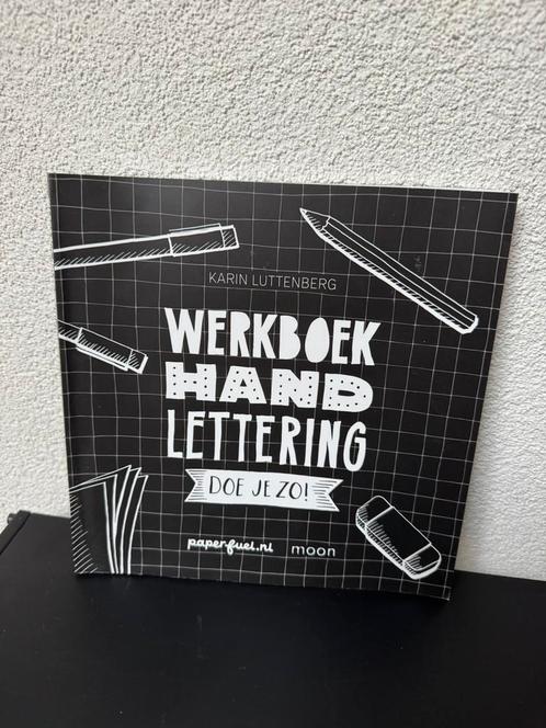 Karin Luttenberg - Werkboek handlettering doe je zo!, Boeken, Overige Boeken, Zo goed als nieuw, Ophalen of Verzenden