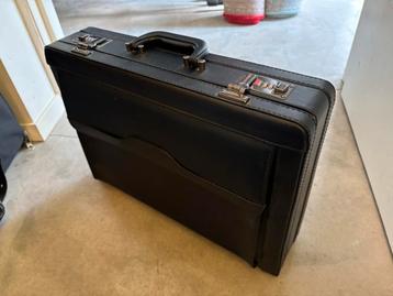 Zwarte Aktetas met Cijferslot - 46x34x11 beschikbaar voor biedingen