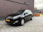 Hyundai i20 1.2I 5-DRS 2013 Zwart, Auto's, Hyundai, 4 cilinders, Zwart, Origineel Nederlands, 30 €/maand