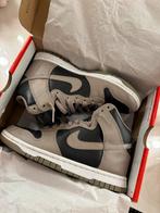 Nike Dunk High Moon Fossil - Maat 36.5, Kleding | Dames, Schoenen, Ophalen of Verzenden, Nieuw, Beige, Sneakers of Gympen