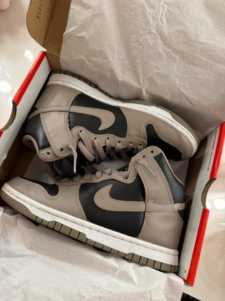 Nike Dunk High Moon Fossil - Maat 36.5, Kleding | Dames, Schoenen, Nieuw, Sneakers of Gympen, Beige, Ophalen of Verzenden