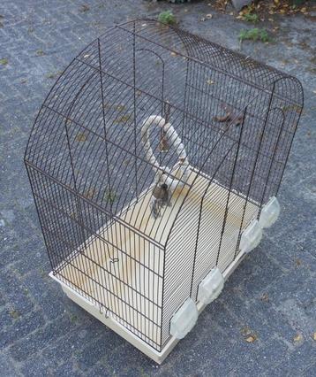 Vogelkooi gebruikt afm. 84 x 68 x 42 cm beschikbaar voor biedingen