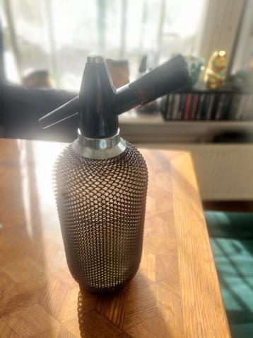 Antique syphon with black metal mesh  beschikbaar voor biedingen