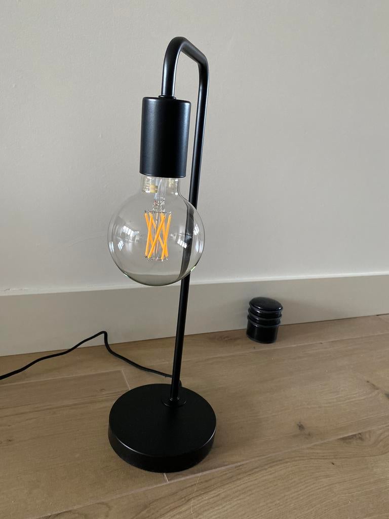 Tafellamp “Praag” mat zwart metaal inclusief lichtbron, Huis en Inrichting, Lampen | Tafellampen, Ophalen of Verzenden, Zo goed als nieuw