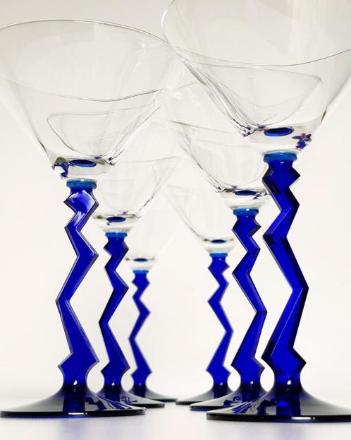 A set of 6 rare Martini glasses with a cobalt zig zag stem, Verzamelen, Glas en Borrelglaasjes, Zo goed als nieuw, Borrel- of Shotglas