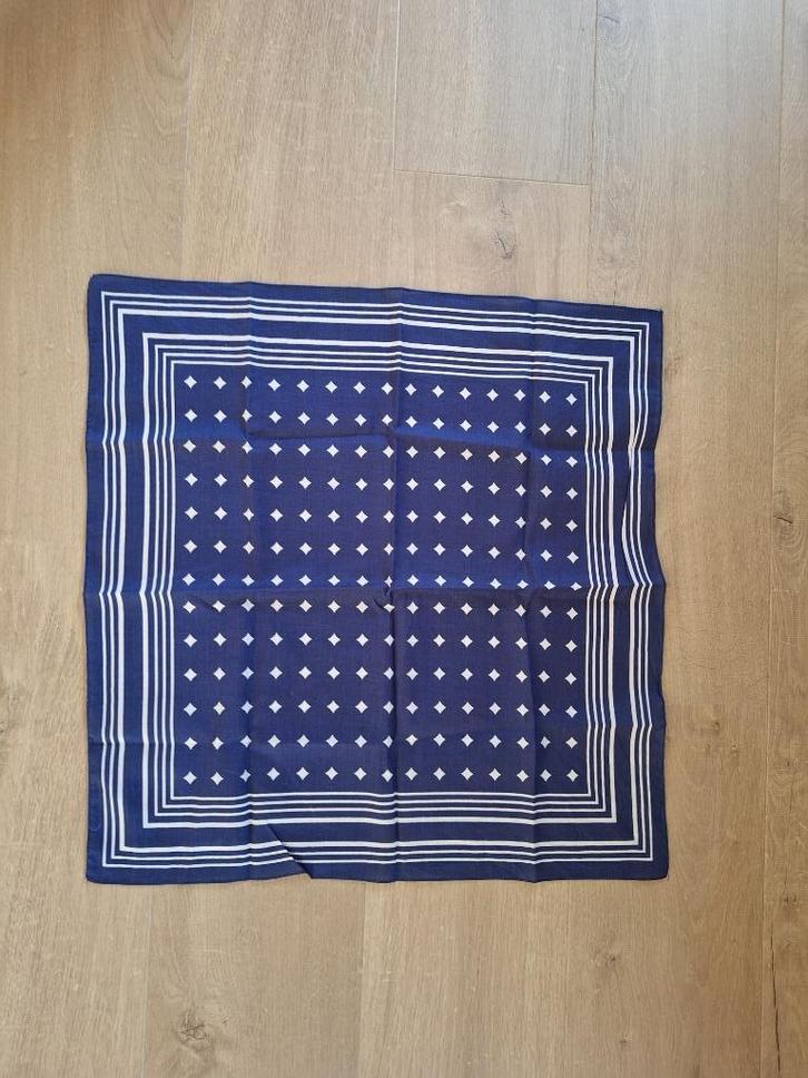 vierkant sjaaltje / bandana donkerblauw, Kleding | Dames, Mutsen, Sjaals en Handschoenen, Nieuw, Sjaal, Ophalen of Verzenden