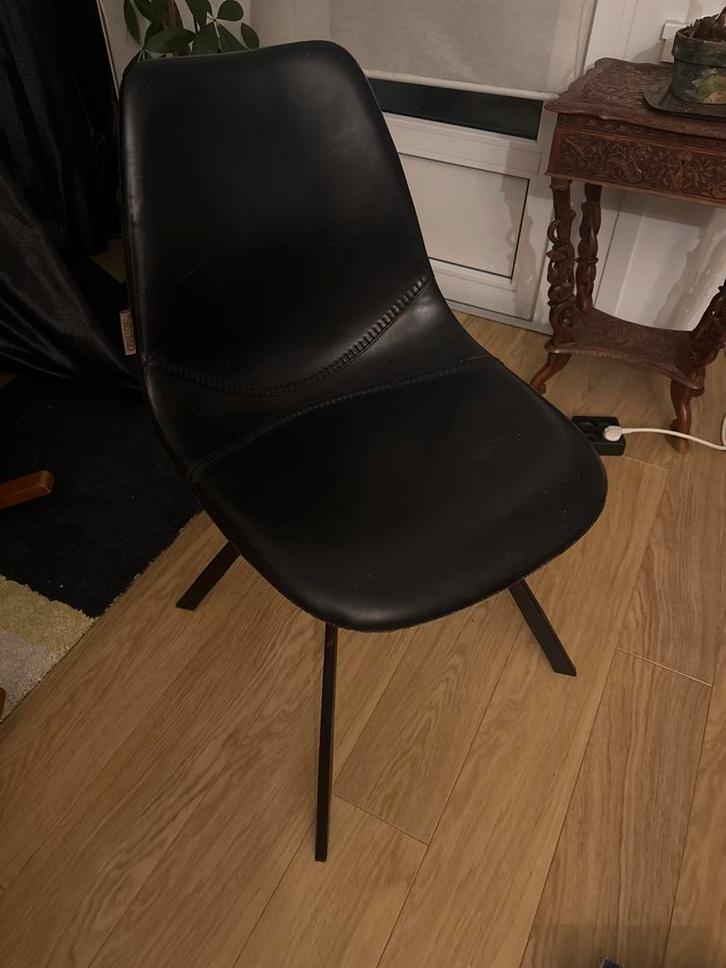 Twee Zwarte Dutch Bone Eetkamerstoelen, Huis en Inrichting, Stoelen, Gebruikt, Twee, Leer, Zwart, Ophalen