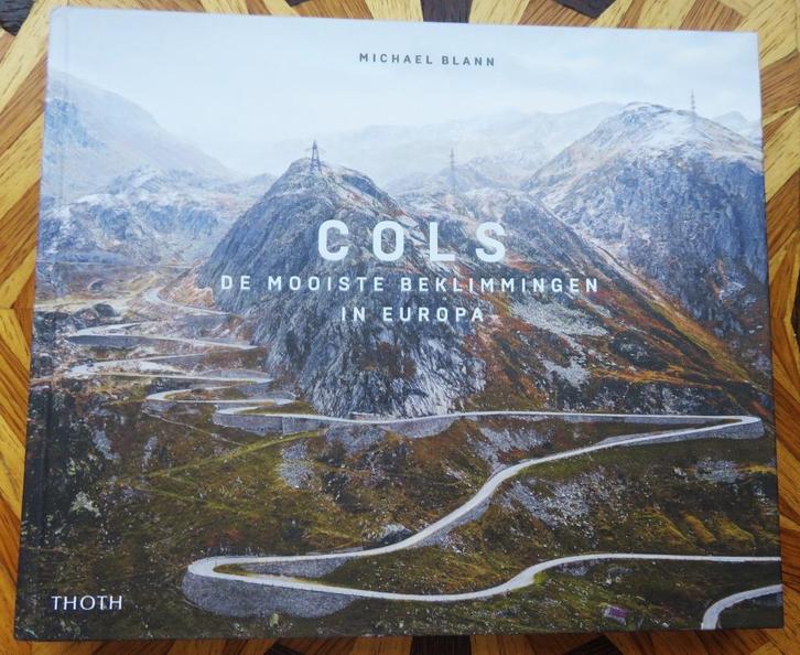 COLS - de mooiste beklimmingen in Europa, Boeken, Sportboeken, Zo goed als nieuw, Lopen en Fietsen, Verzenden