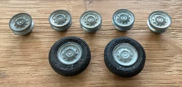 Golden Jacks take-off wheels Corgi 276 Oldsmobile Toronado beschikbaar voor biedingen