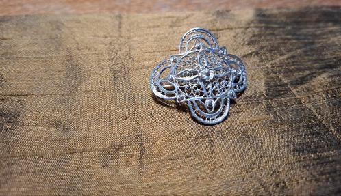 Vintage filigraan zilveren broche, Sieraden, Tassen en Uiterlijk, Broches, Gebruikt, Zilver, Zilver, Ophalen of Verzenden