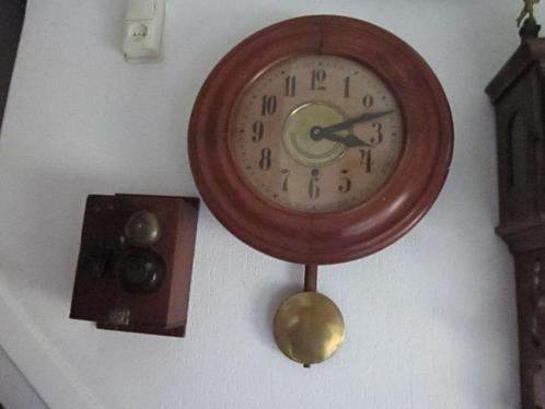 Antieke schakelklok met bel, Antiek en Kunst, Antiek | Klokken, Ophalen of Verzenden