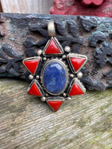 Prachtige Tibetaans zilveren hanger met zlapis Lazulli. beschikbaar voor biedingen