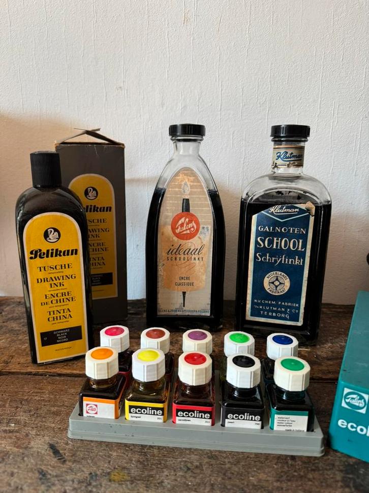 Grote en kleine oude volle flessen schrijfinkt ecoline, Antiek en Kunst, Antiek | Kantoor en Zakelijk, Ophalen of Verzenden