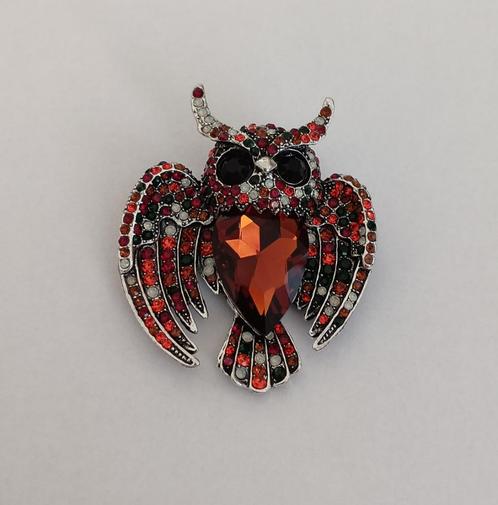 Uiltje broche, Sieraden, Tassen en Uiterlijk, Broches, Nieuw, Overige materialen, Overige kleuren, 4 tot 7 cm, Met strass, Ophalen of Verzenden