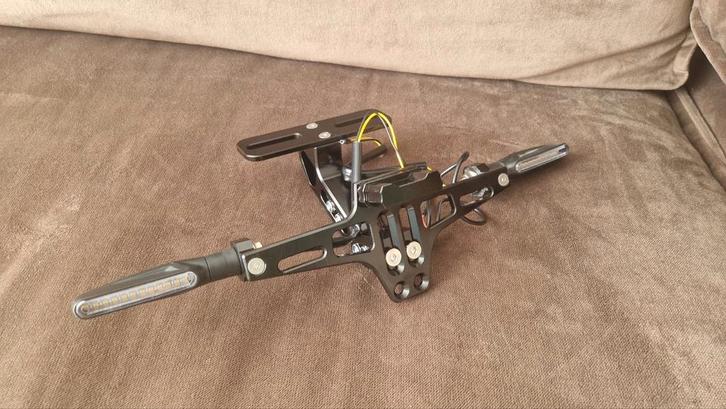 Korte kentekenplaathouder motor, verstelbaar (universeel)., Motoren, Tuning en Styling, Ophalen of Verzenden