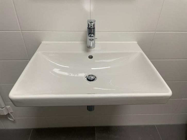 *TE KOOP* Wastafelset V&B Avento + sifon + spiegel, Huis en Inrichting, Badkamer | Complete badkamers, Zo goed als nieuw, Ophalen