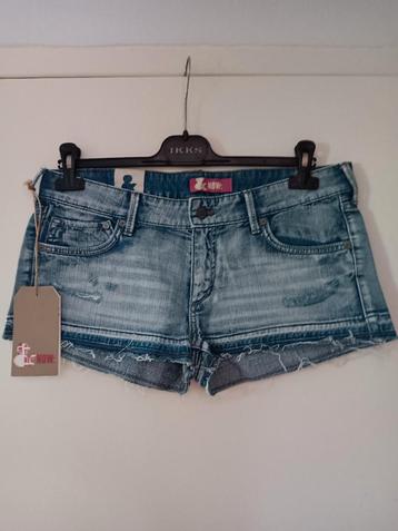 Nieuwe korte jeans broek mt: 42 beschikbaar voor biedingen