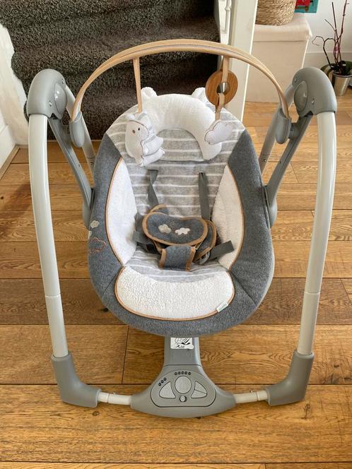 Ingenuity Swing and Go Bella Teddy Boutique babyswing grijs, Kinderen en Baby's, Wipstoeltjes, Zo goed als nieuw, Overige merken