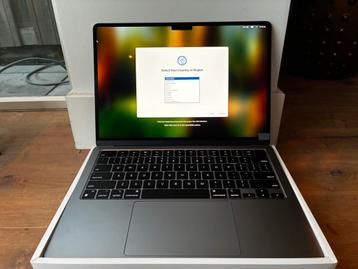 Apple MacBook Air (M2, 2024) beschikbaar voor biedingen