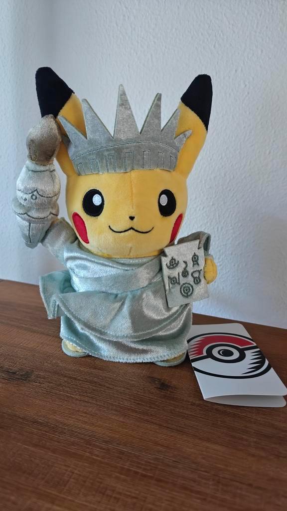 Pikachu Statue of Liberty Plush Knuffel, Verzamelen, Poppetjes en Figuurtjes, Nieuw, Ophalen of Verzenden