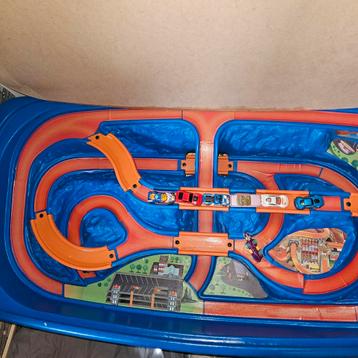 Hot wheels speeltafel  beschikbaar voor biedingen