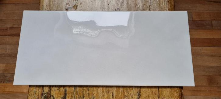 4 dozen ongebruikt. Witte glans tegel/ 247 x 547mm, Doe-het-zelf en Verbouw, Tegels, Zo goed als nieuw, Wandtegels, Keramiek, 40 tot 60 cm