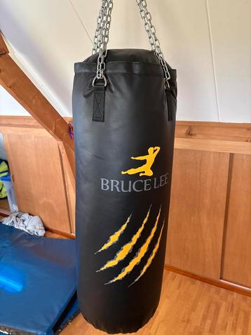 Bokszak te koop eventueel met handschoenen beschikbaar voor biedingen