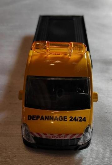 Renault Master auto ambulance 1:43  beschikbaar voor biedingen