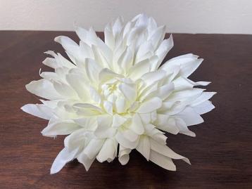 Nieuwe partij kunstbloemen - witte kunstbloemen -kunstbloem beschikbaar voor biedingen