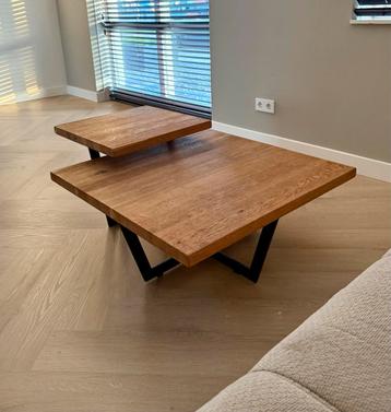 Eikenhouten Salontafel met Metalen Onderstel beschikbaar voor biedingen