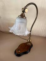 Oude lamp op zware houten voet met schakelaar., Huis en Inrichting, Lampen | Tafellampen, Ophalen, Minder dan 50 cm