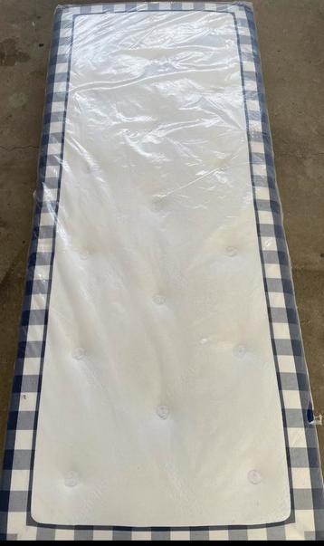 HÄSTENS MATRASSEN IN DE UITVERKOOP VERSCHILLENDE MATEN/KLEUR beschikbaar voor biedingen