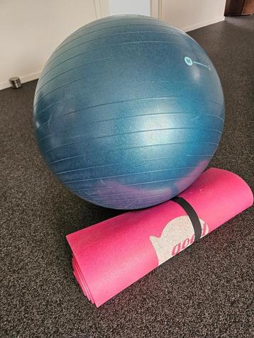 Pilatesbal 65cm + matje beschikbaar voor biedingen