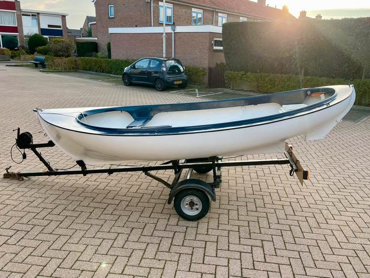 Polyester boot 3,5m inc. trailer en 4pk buitenboordmotor, Watersport en Boten, Sloepen, Gebruikt, Tot 10 pk, 3 tot 6 meter, Buitenboordmotor