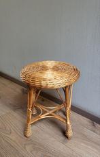 Rotan / rieten plantentafeltje / bijzettafeltje, Ophalen of Verzenden, Gebruikt